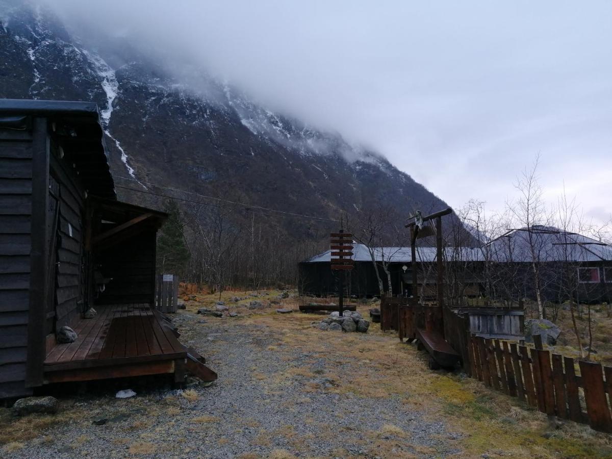 Хостел Hardanger Basecamp Osa Екстер'єр фото
