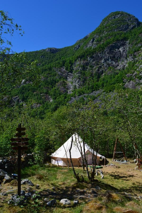 Хостел Hardanger Basecamp Osa Екстер'єр фото
