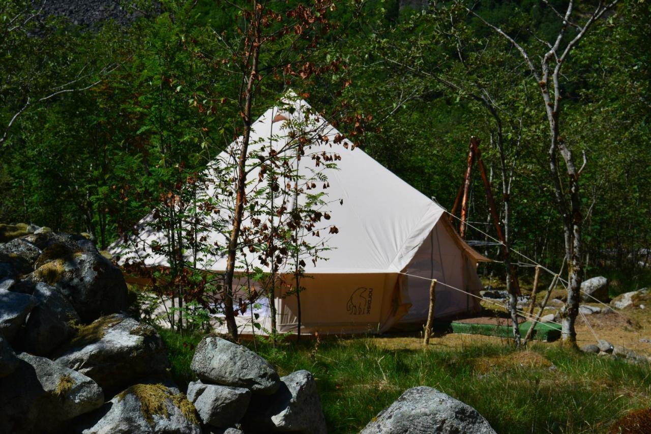Хостел Hardanger Basecamp Osa Екстер'єр фото