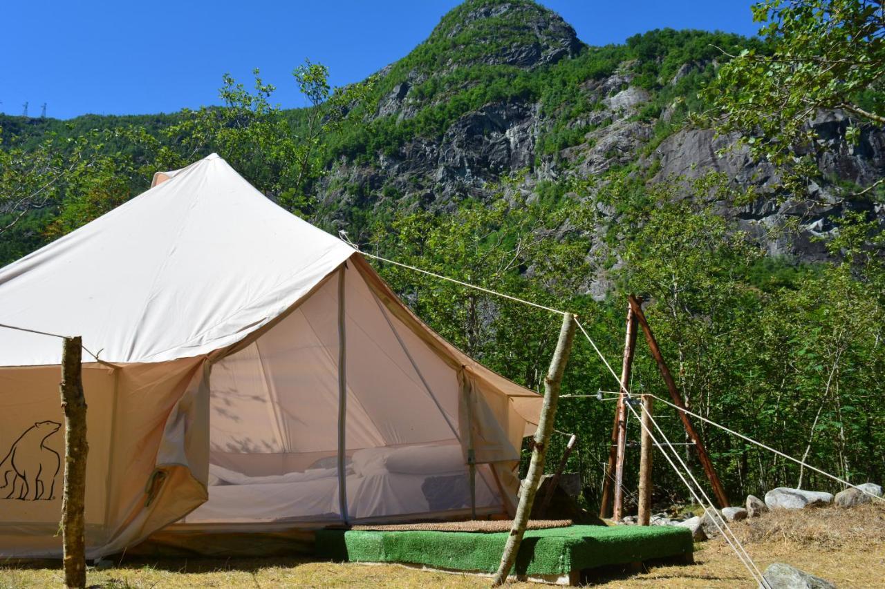 Хостел Hardanger Basecamp Osa Екстер'єр фото