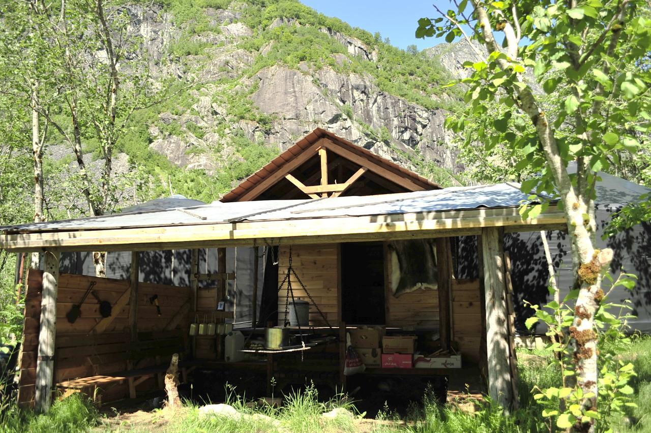 Хостел Hardanger Basecamp Osa Екстер'єр фото