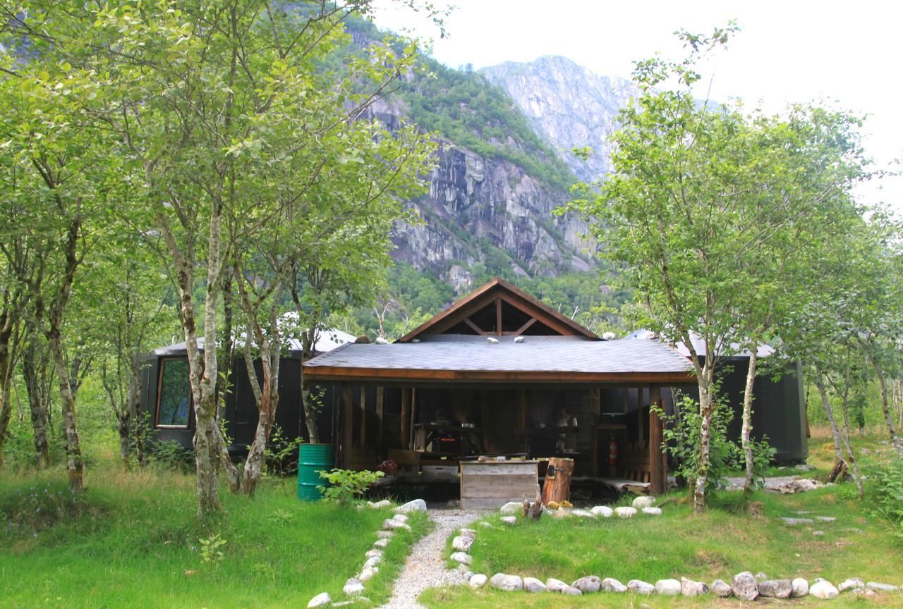 Хостел Hardanger Basecamp Osa Екстер'єр фото