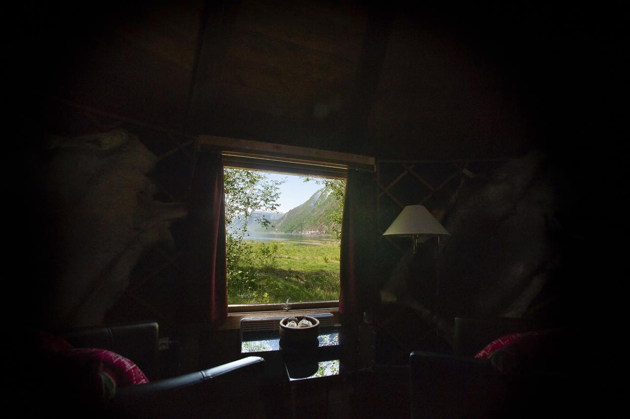 Хостел Hardanger Basecamp Osa Екстер'єр фото